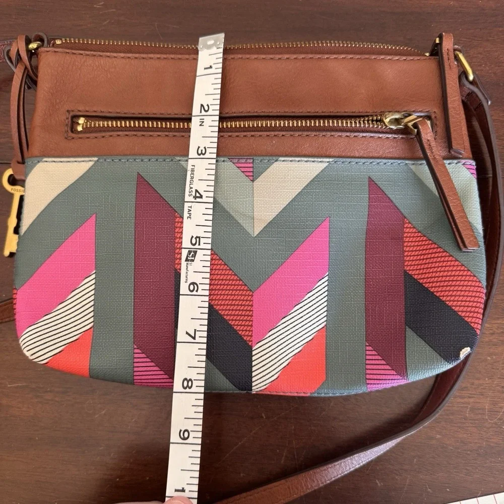 Fossil Crossbody Brown Leather Purse ~ Brass Zipper Pull & Key ~ Chevron Style